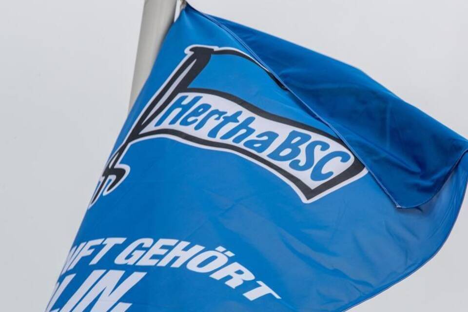 Eine Hertha-BSC-Flagge Eine Hertha-BSC-Flagge