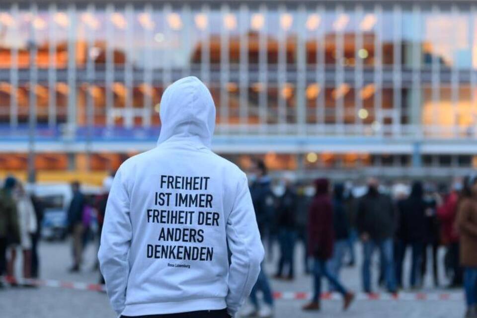 "Querdenker"-Demonstration in Dresden "Querdenker"-Demonstration in Dresden