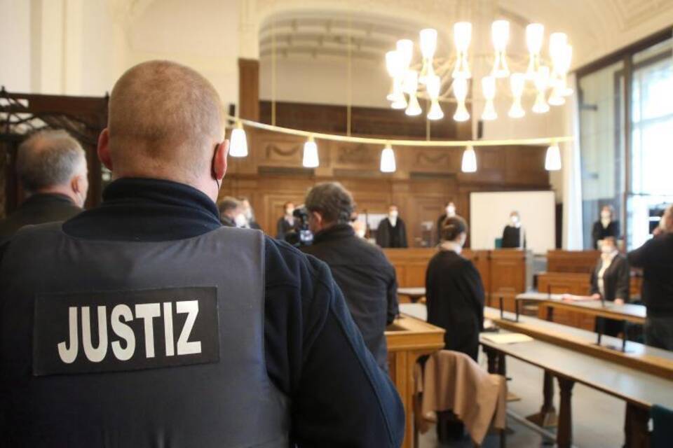 Prozess wegen einer Serie von Vergewaltigungen Prozess wegen einer Serie von Vergewaltigungen