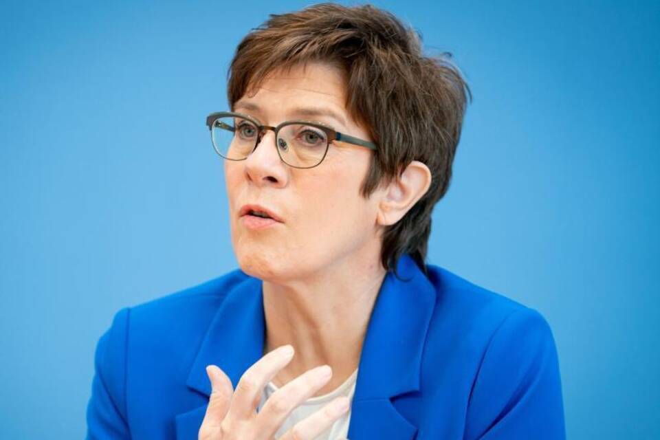 Bundesverteidigungsministerin Kramp-Karrenbauer Bundesverteidigungsministerin Kramp-Karrenbauer