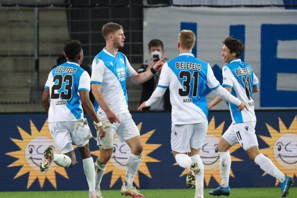 Arminia Bielefeld - FC Schalke 04 Arminia Bielefeld - FC Schalke 04
