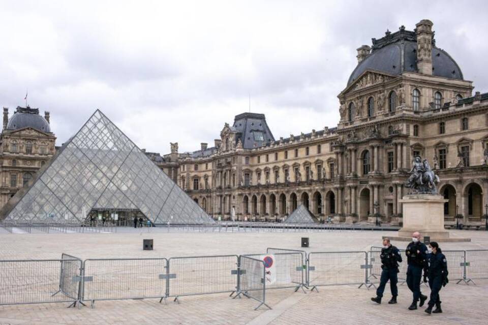 Louvre Louvre