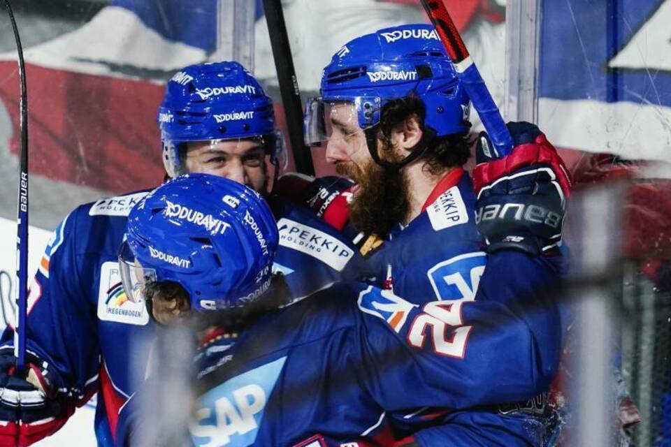 Adler Mannheim - Straubing Tigers Adler Mannheim - Straubing Tigers