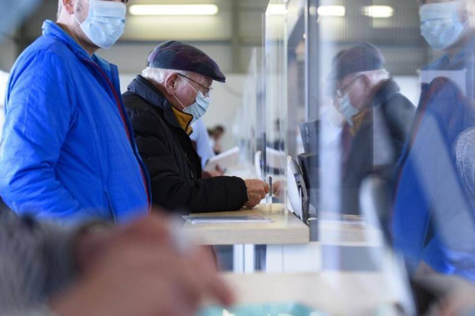 Warten auf die Impfung Warten auf die Impfung