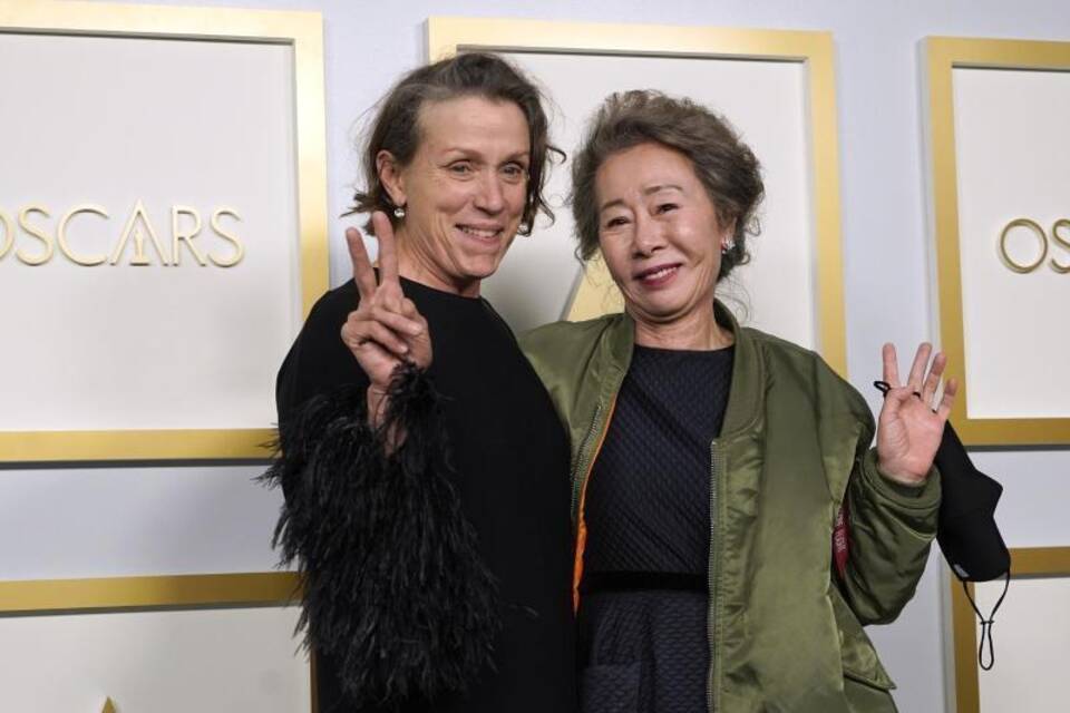 Frances McDormand + Youn Yuh Jung Frances McDormand + Youn Yuh Jung