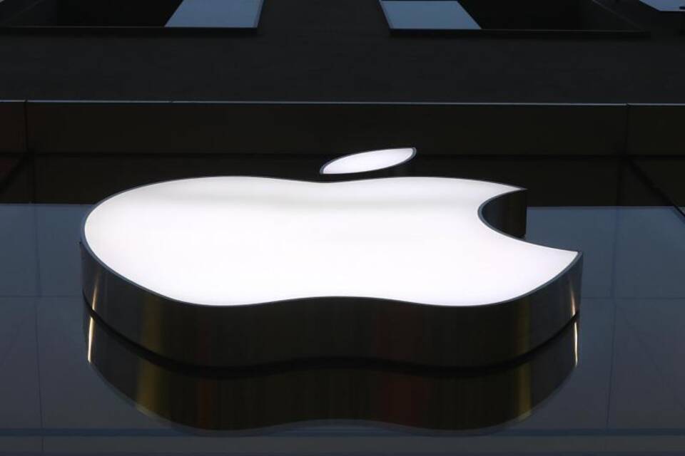 Apple Apple