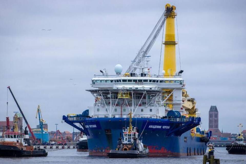 Russisches Verlegeschiff "Akademik Tscherski" Russisches Verlegeschiff "Akademik Tscherski"