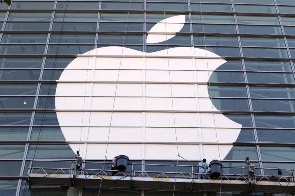 Apple Apple