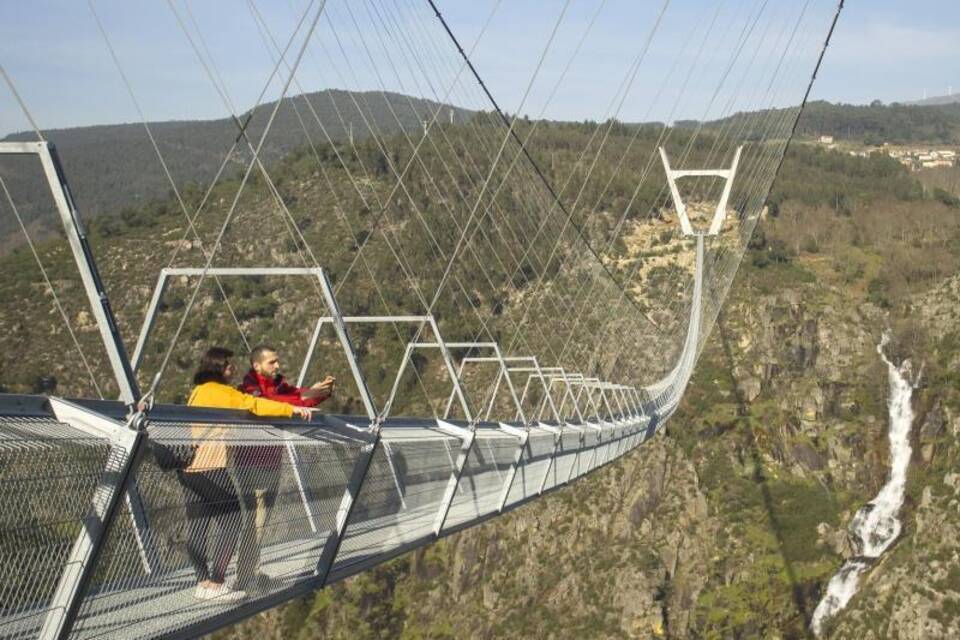 Fussgänger-Hängebrücke in Portugal Fussgänger-Hängebrücke in Portugal