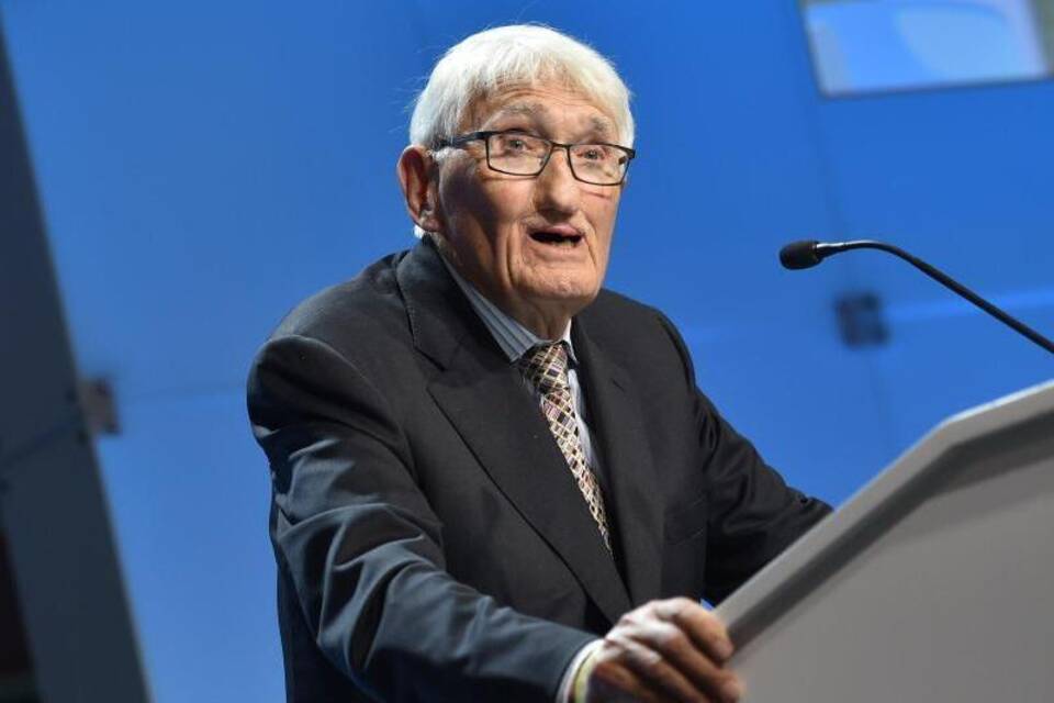 Jürgen Habermas Jürgen Habermas