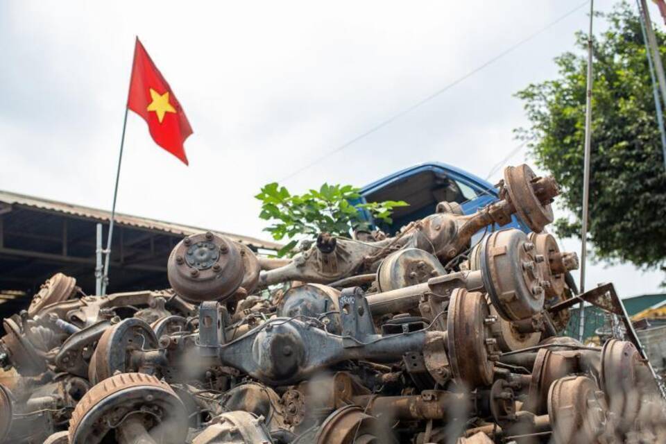 Auto- und Motorradrecycling in Vietnam