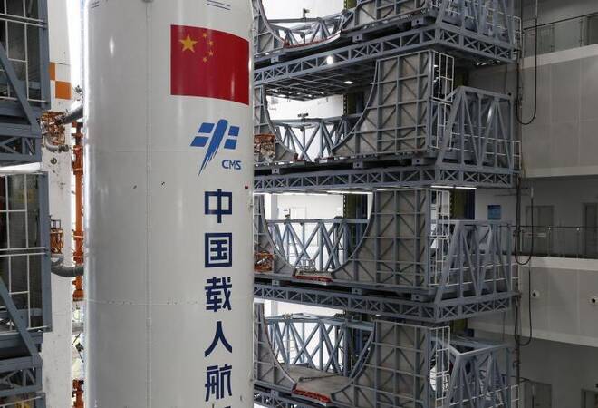 Trümmerregen befürchtet: Chinesische Rakete fällt zurück ...