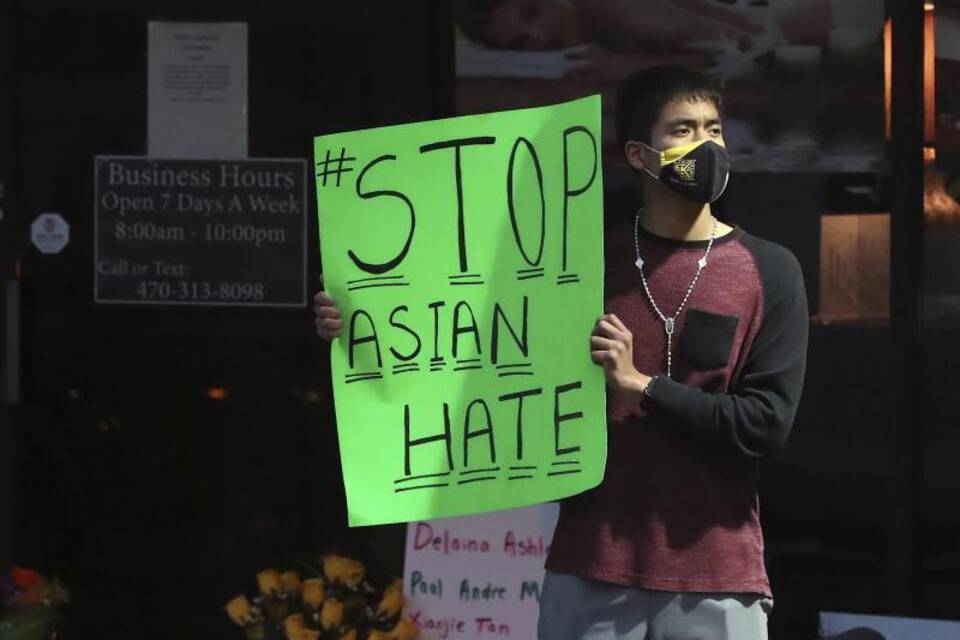 Angriffe auf Asiatinnen