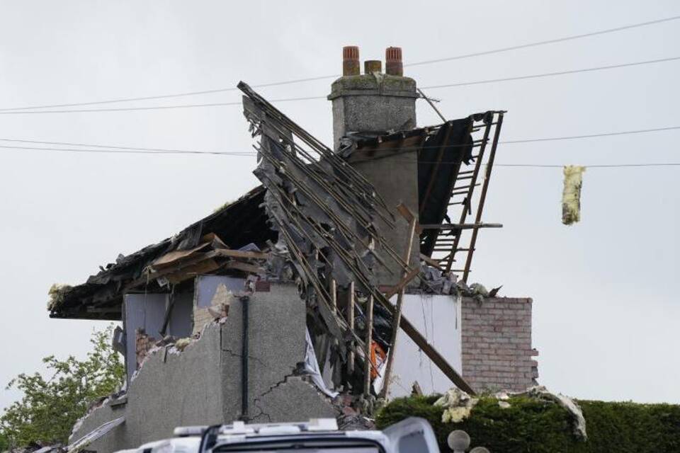 Explosion bringt Häuser zum Einsturz