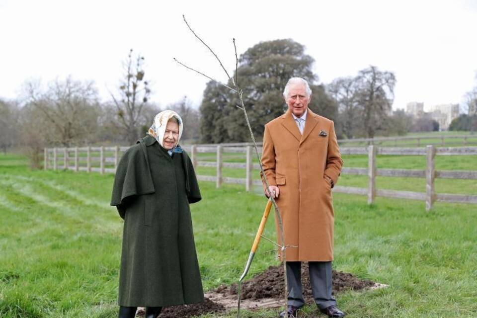 Queen Elizabeth und Prinz Charles