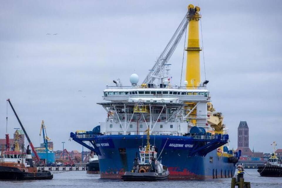 Russisches Verlegeschiff "Akademik Tscherski" Russisches Verlegeschiff "Akademik Tscherski"