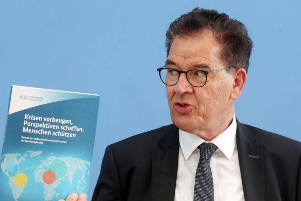 Pressekonferenz zum Bericht der Fachkommission Fluchtursachen Pressekonferenz zum Bericht der Fachkommission Fluchtursachen