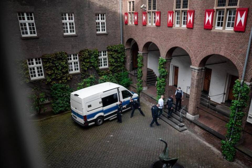 Geiselnahme nach Ausbruch aus Forensik Geiselnahme nach Ausbruch aus Forensik
