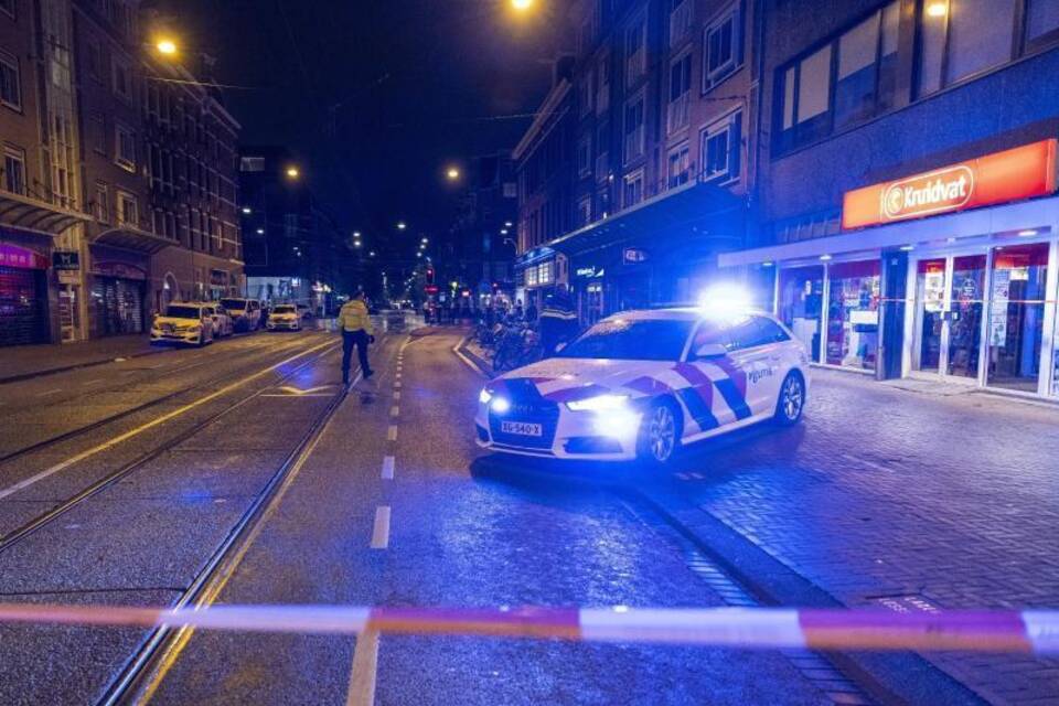 Fünf Menschen in Amsterdam niedergestochen Fünf Menschen in Amsterdam niedergestochen