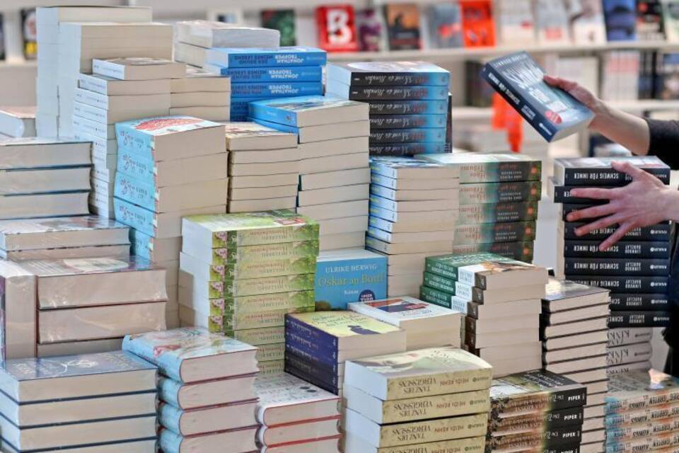 Bücher-Stapel in Leipzig Bücher-Stapel in Leipzig
