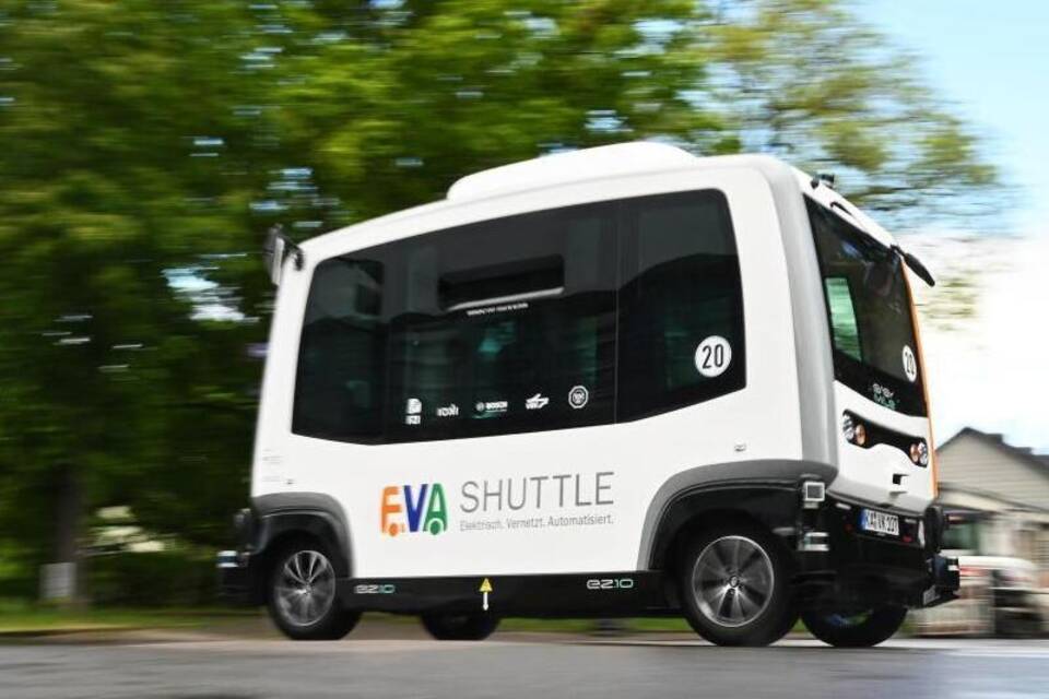 Autonom fahrender Minibus Autonom fahrender Minibus