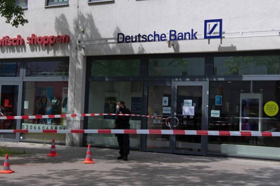 Raubüberfall auf Geldboten Raubüberfall auf Geldboten