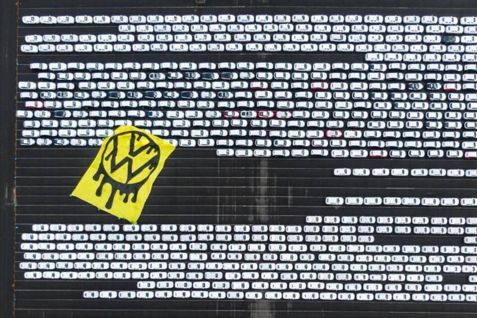 Greenpeace-Aktion gegen Verbrenner-Autos Greenpeace-Aktion gegen Verbrenner-Autos
