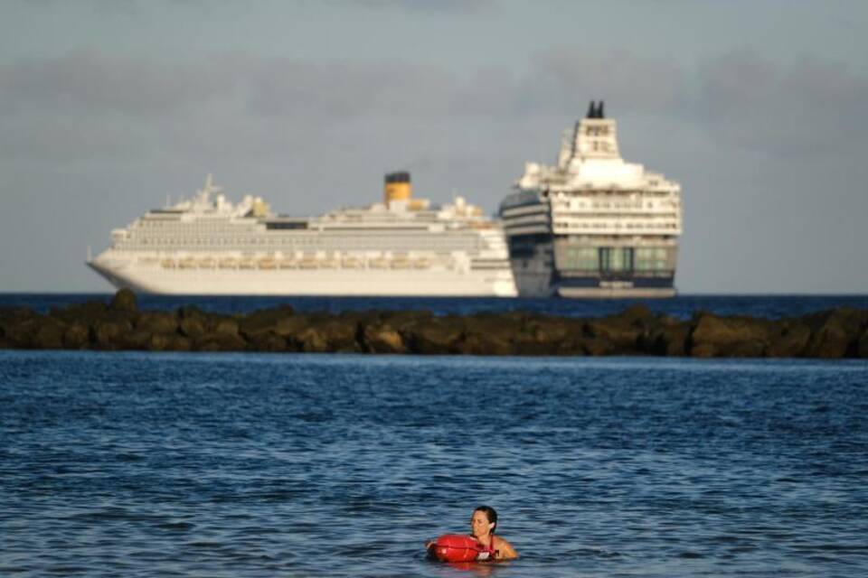 Kreuzfahrtschiffe vor Teneriffa