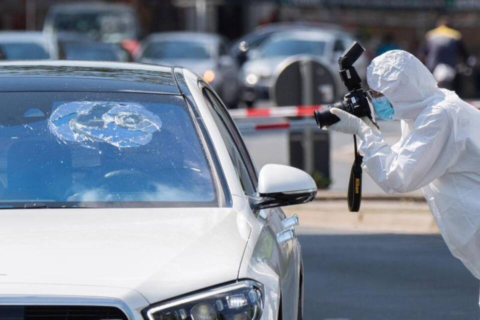 Mann auf Kreuzung erschossen