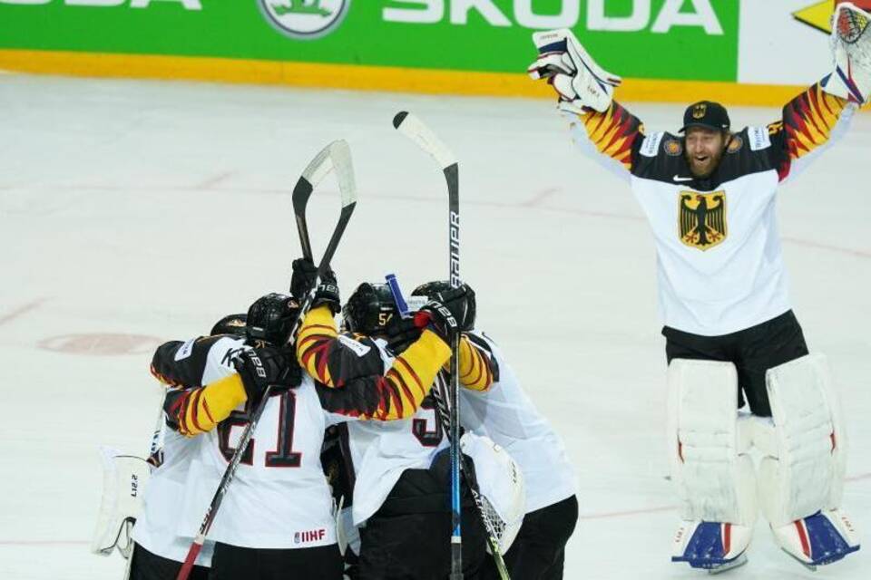 Die deutsche Eishockey-Nationalmannschaft Die deutsche Eishockey-Nationalmannschaft