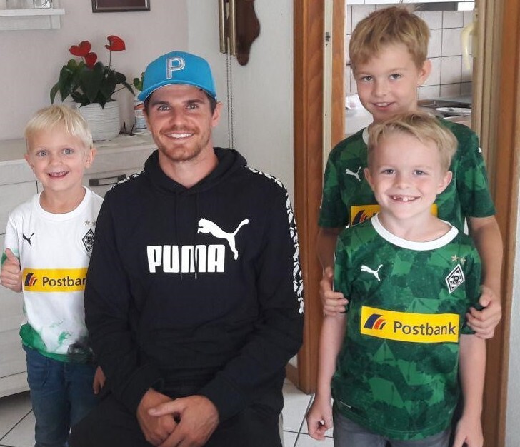 st leon rot em fahrer jonas hofmann lost fussball fieber im handball dorf aus regionalsport rnz