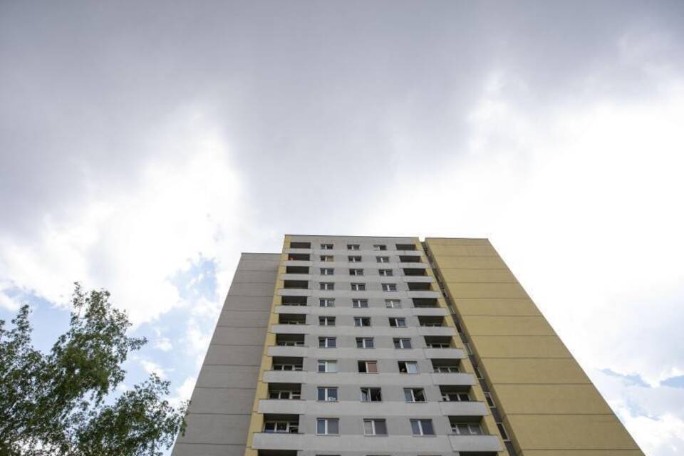 Dresdner Hochhaus unter Quarantäne Dresdner Hochhaus unter Quarantäne