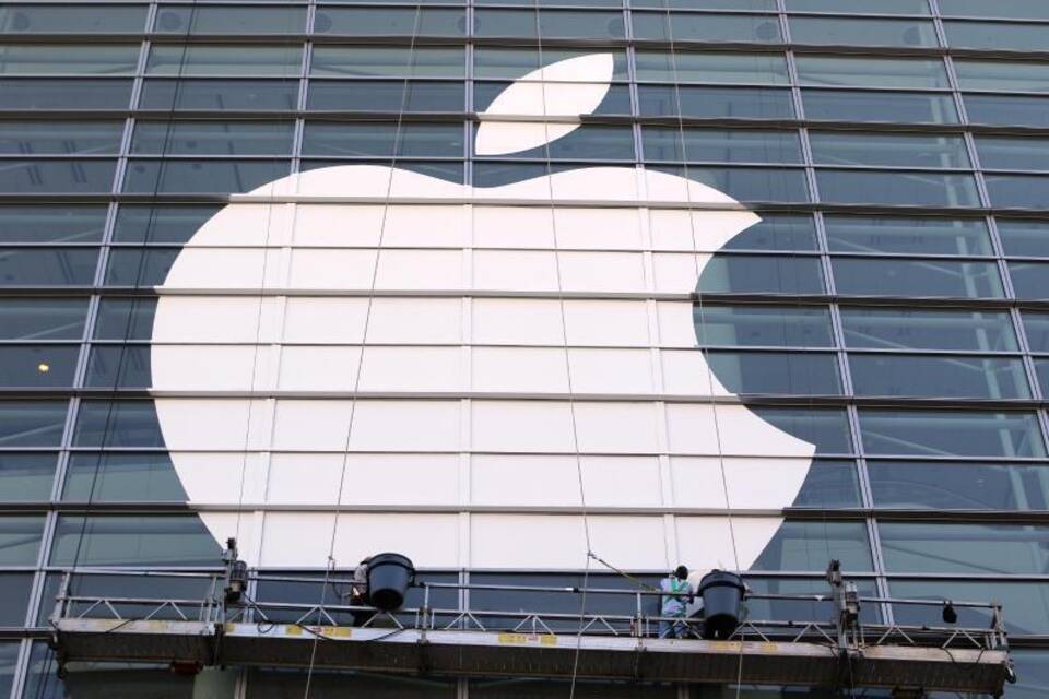 Apple Apple