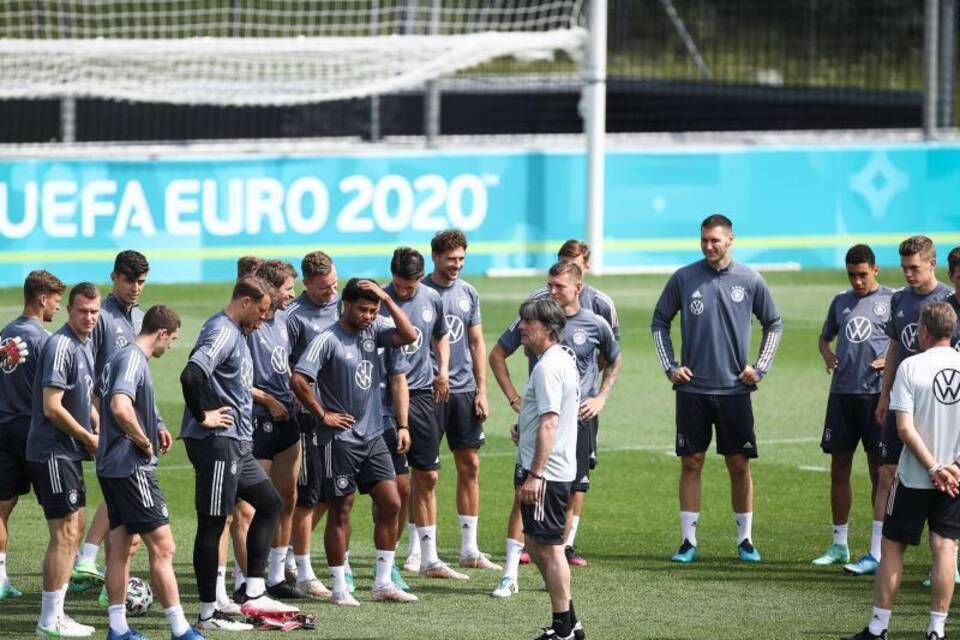 Fußball EM - Training deutsche Fußball-Nationalmannschaft