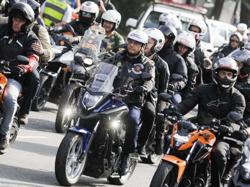 Brasiliens Prasident Ohne Maske Auf Dem Motorrad Erneut Geldstrafe Fur Bolsonaro Ausland Rnz