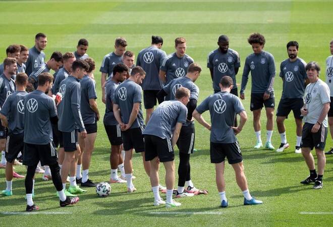EM als großer Zahltag: Sattes Urlaubsgeld: DFB-Team winken ...