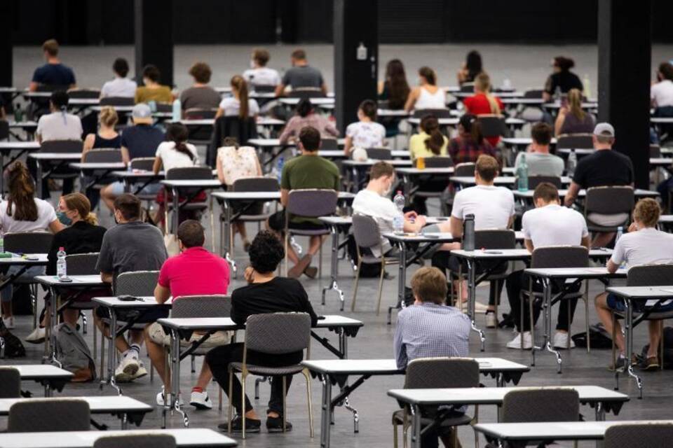 Studentinnen und Studenten Studentinnen und Studenten