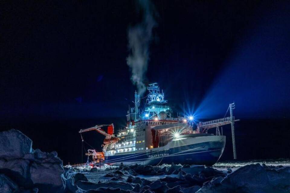 Erste Erkenntnisse der Polarstern-Expedition "Mosaic" Erste Erkenntnisse der Polarstern-Expedition "Mosaic"