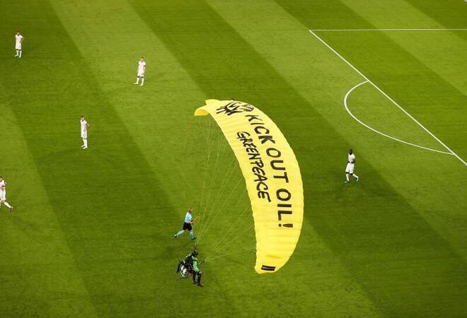 Protest: Baerbock nennt Greenpeace-Aktion «total daneben ...