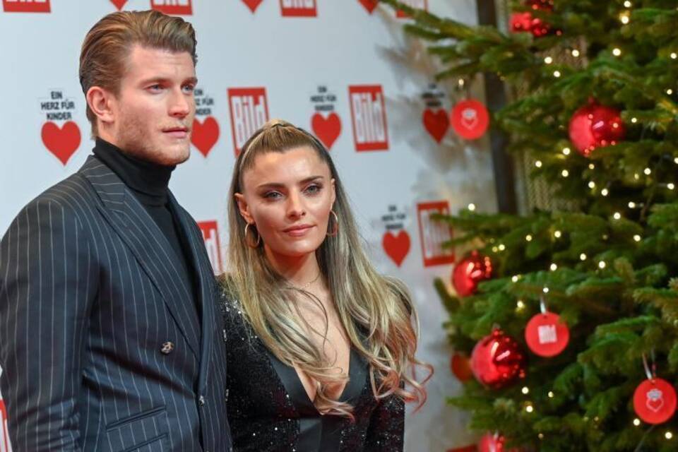 Loris Karius + Sophia Thomalla Loris Karius + Sophia Thomalla