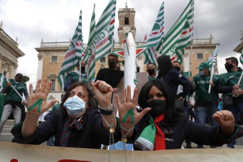 Alitalia-Mitarbeiter protestieren in Italien Alitalia-Mitarbeiter protestieren in Italien