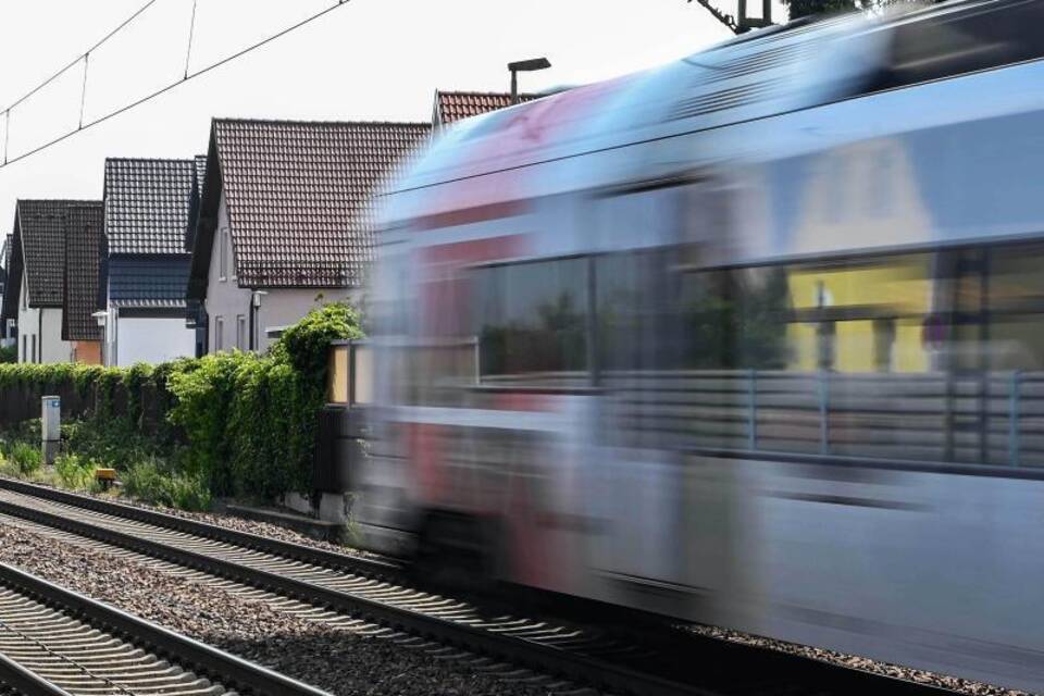Bahnlärm von Zügen Bahnlärm von Zügen