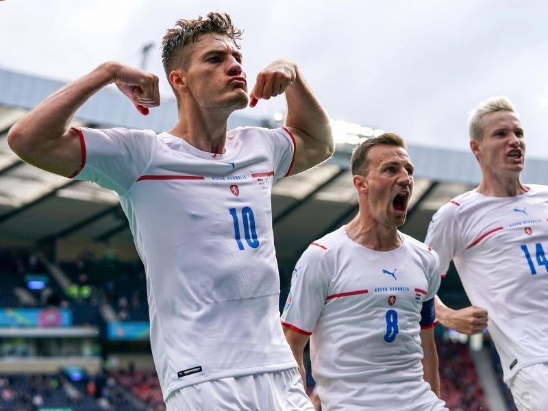 Fußball-EM: «Blutender Held» Schick bringt Tschechien auf ...