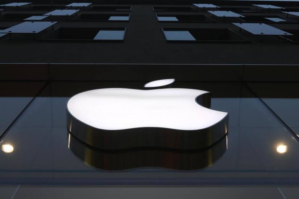 Apple Apple