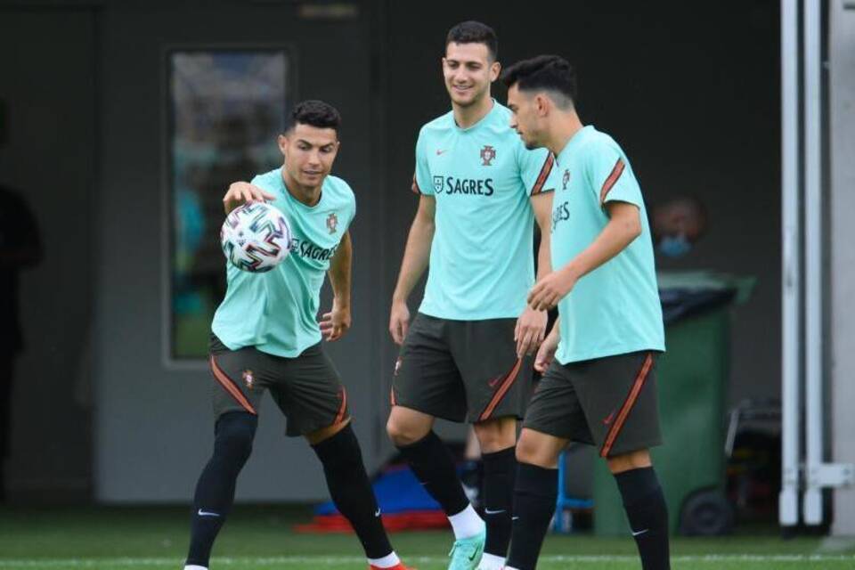 Cristiano Ronaldo Cristiano Ronaldo