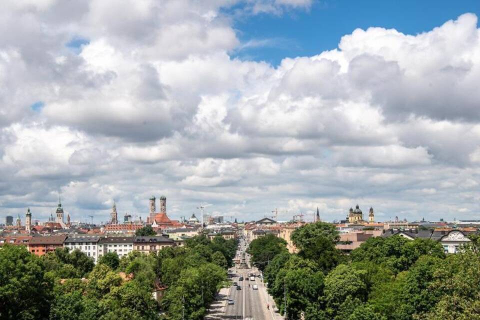 Blau-weißer Himmel über München Blau-weißer Himmel über München