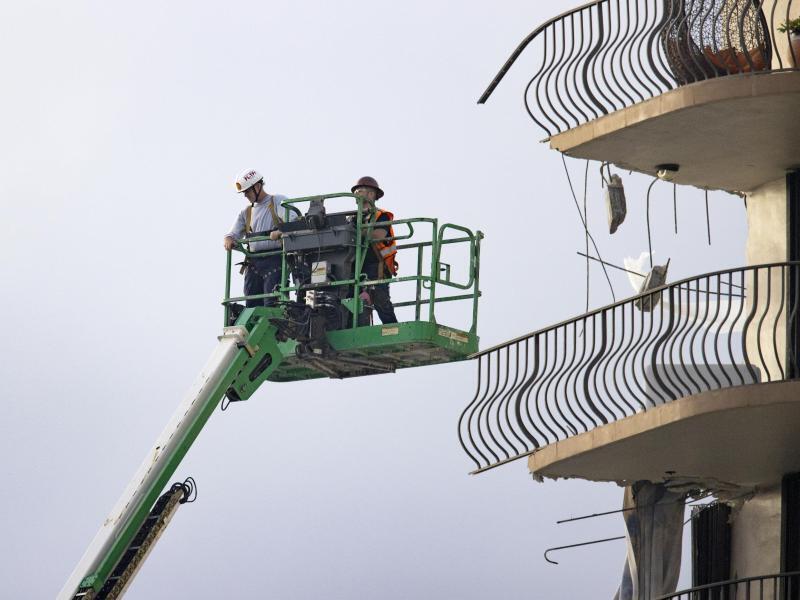 Miami Herald : Tips to survive and escape a building ...