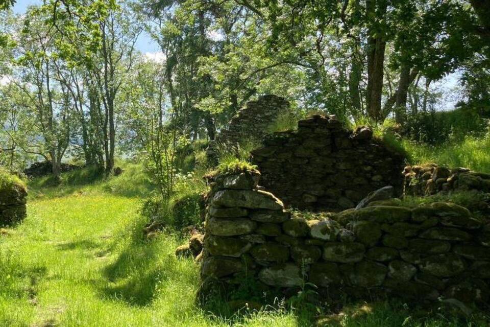 Verlassenes schottisches Dorf zum Verkauf angeboten