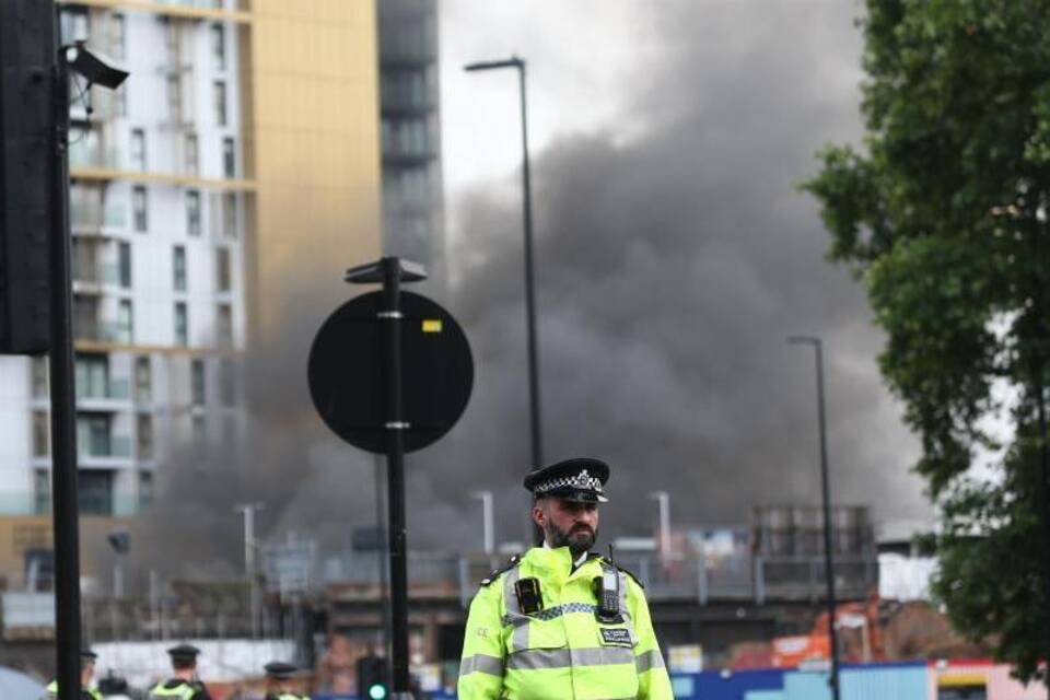 Großbrand im Süden von London Großbrand im Süden von London