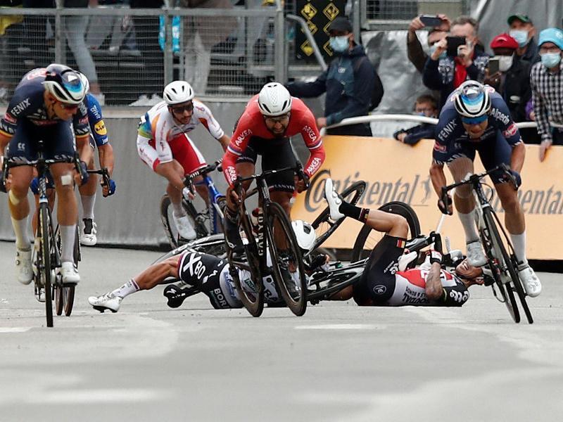 Tour de France: Schlimme Stürze schocken die Tour ...